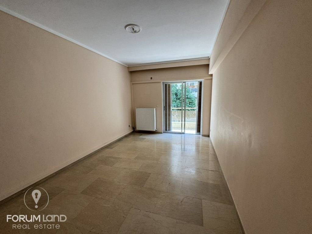 Forumland Real Estate, Σαλόνι