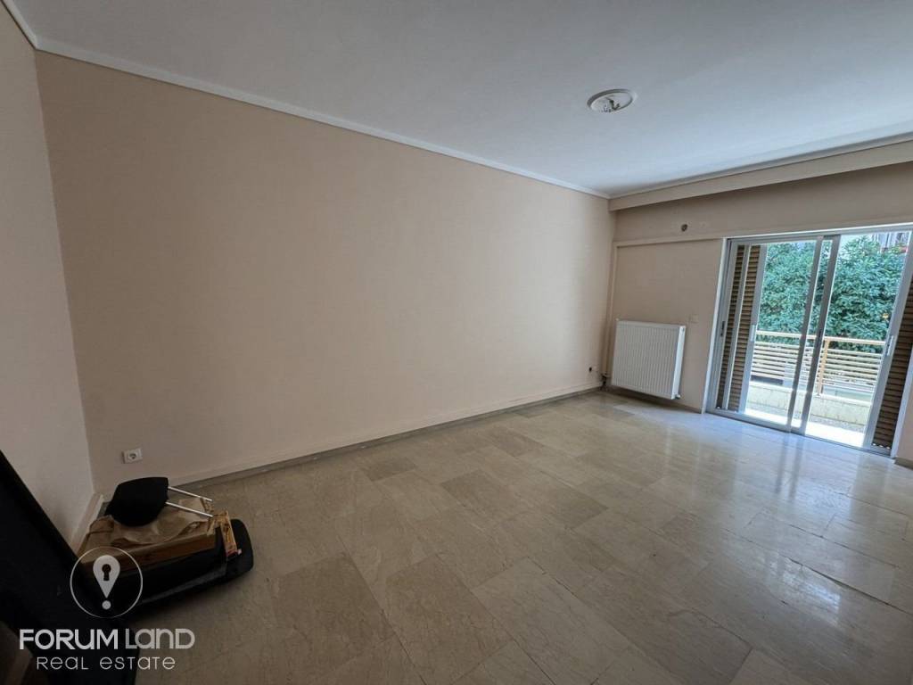 Forumland Real Estate, Σαλόνι