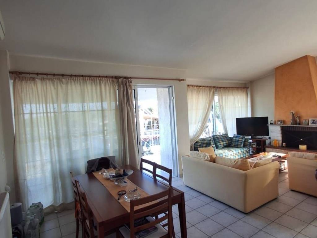 Σαλόνι - Τραπεζαρία - Τζάκι