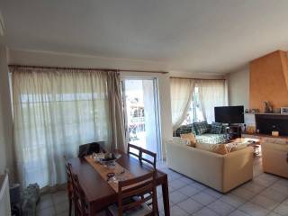 Σαλόνι - Τραπεζαρία - Τζάκι