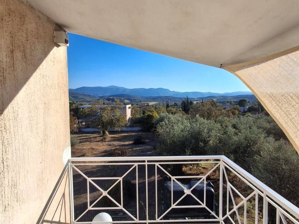 Πίσω μπαλκόνι κρεβατοκάμαρας