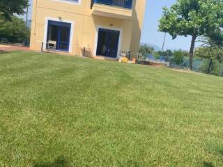 detached house of 220 sq m on two levels on its own plot of