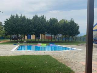 detached house of 220 sq m on two levels on its own plot of