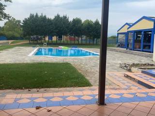 detached house of 220 sq m on two levels on its own plot of