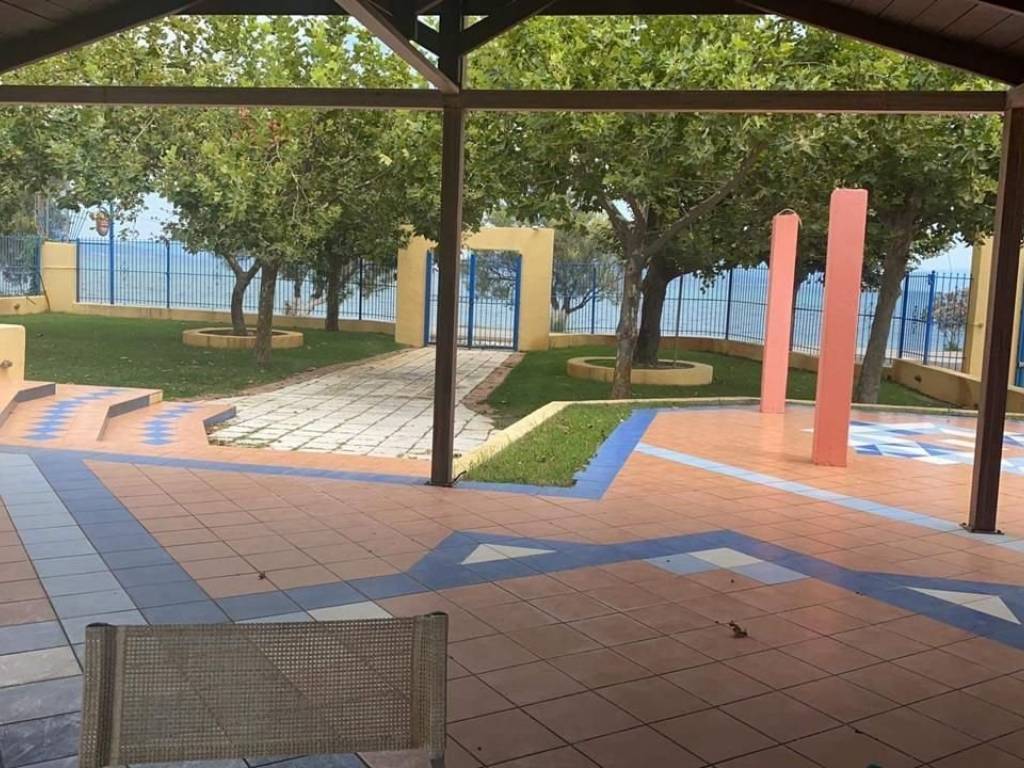 detached house of 220 sq m on two levels on its own plot of