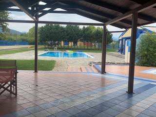 detached house of 220 sq m on two levels on its own plot of