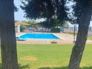 detached house of 220 sq m on two levels on its own plot of