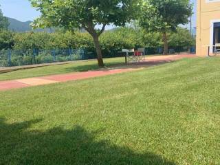 detached house of 220 sq m on two levels on its own plot of