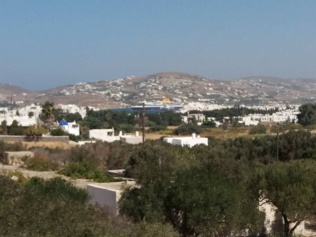 θέα προς το κόλπο της Παροικιάς