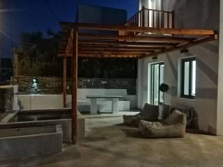 βεράντα  περιφραγμένη με πορτάκι αυλής