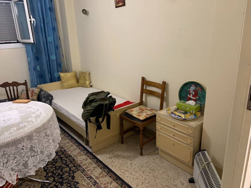 SALONI ME SYROMENE PORTA PROS CHOLL