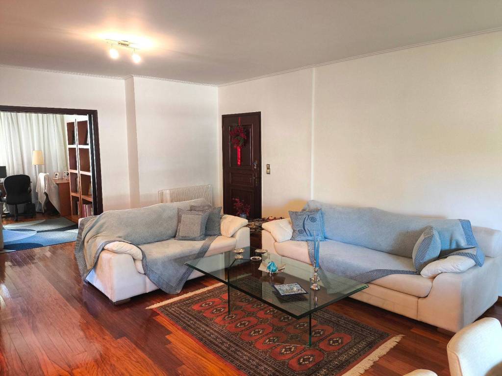 LIVING ROOM - ENTRANCE