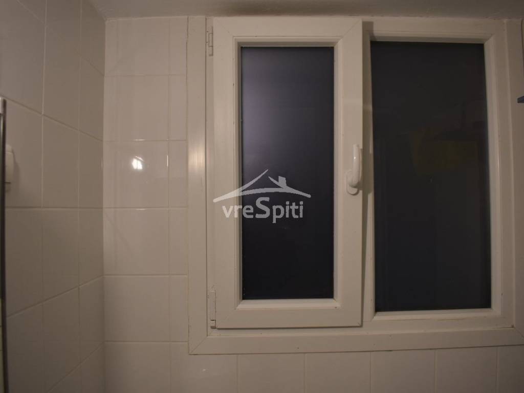 ΠΑΡΑΘΥΡΟ ΛΟΥΤΡΟΥ