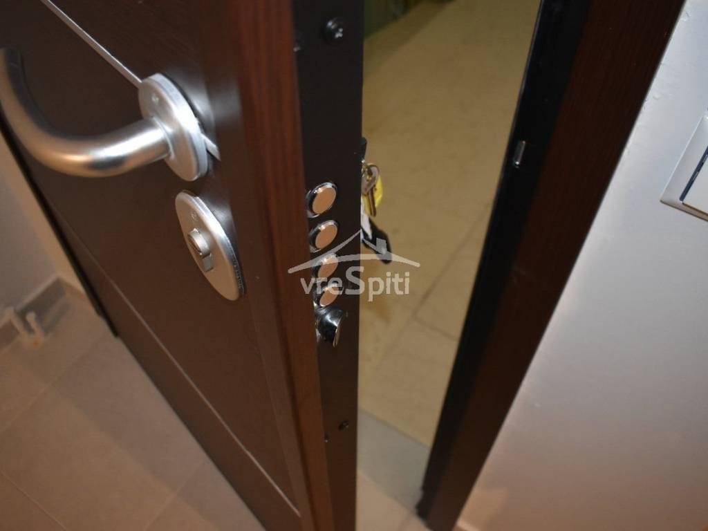 ΘΩΡΑΚΙΣΜΕΝΗ ΠΟΡΤΑ