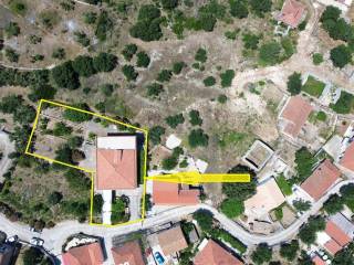 The property with the border outlined