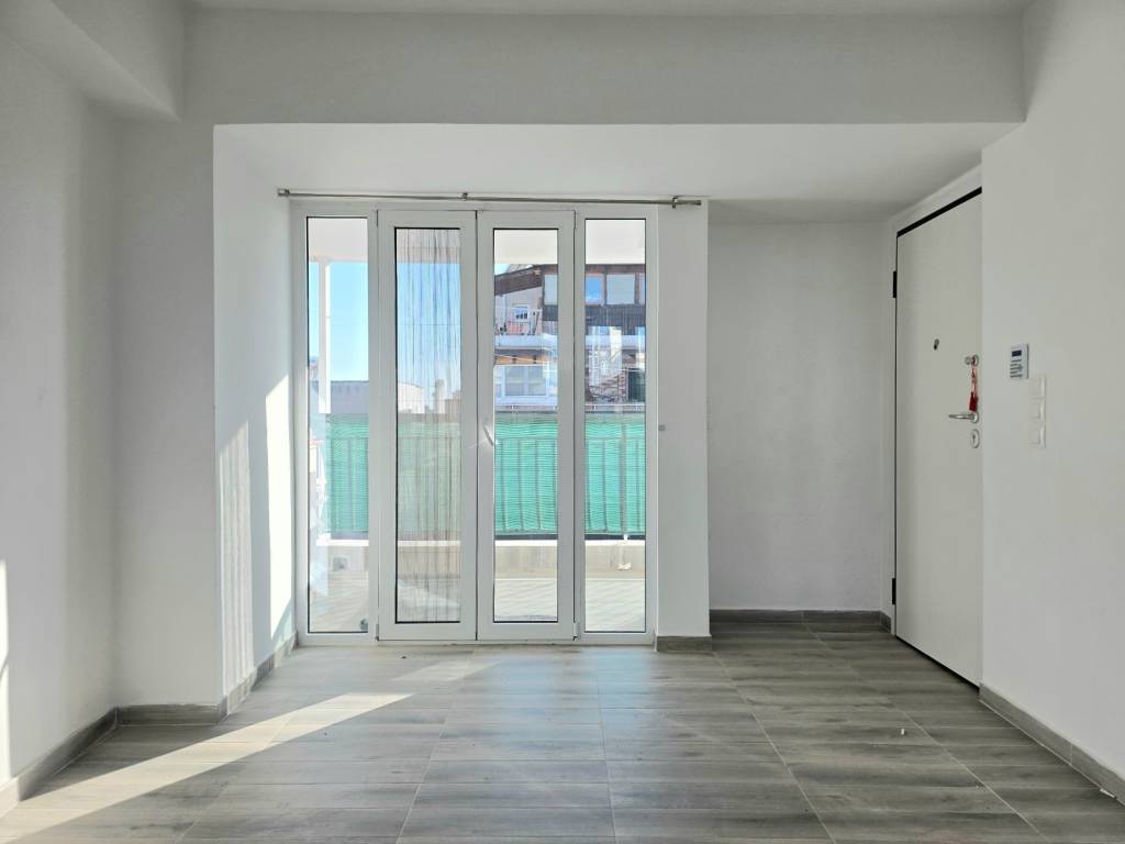 Saloni me dyo mpalkonia