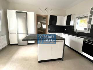 ★ Ανακαίνιση 2025 ★ Άμεσα διαθέσιμη ★ 2 υπνοδωμάτια + 2 μπάνια ★ 