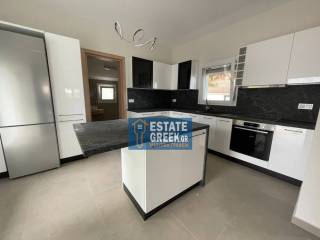 ★ Ανακαίνιση 2025 ★ Άμεσα διαθέσιμη ★ 2 υπνοδωμάτια + 2 μπάνια ★ 