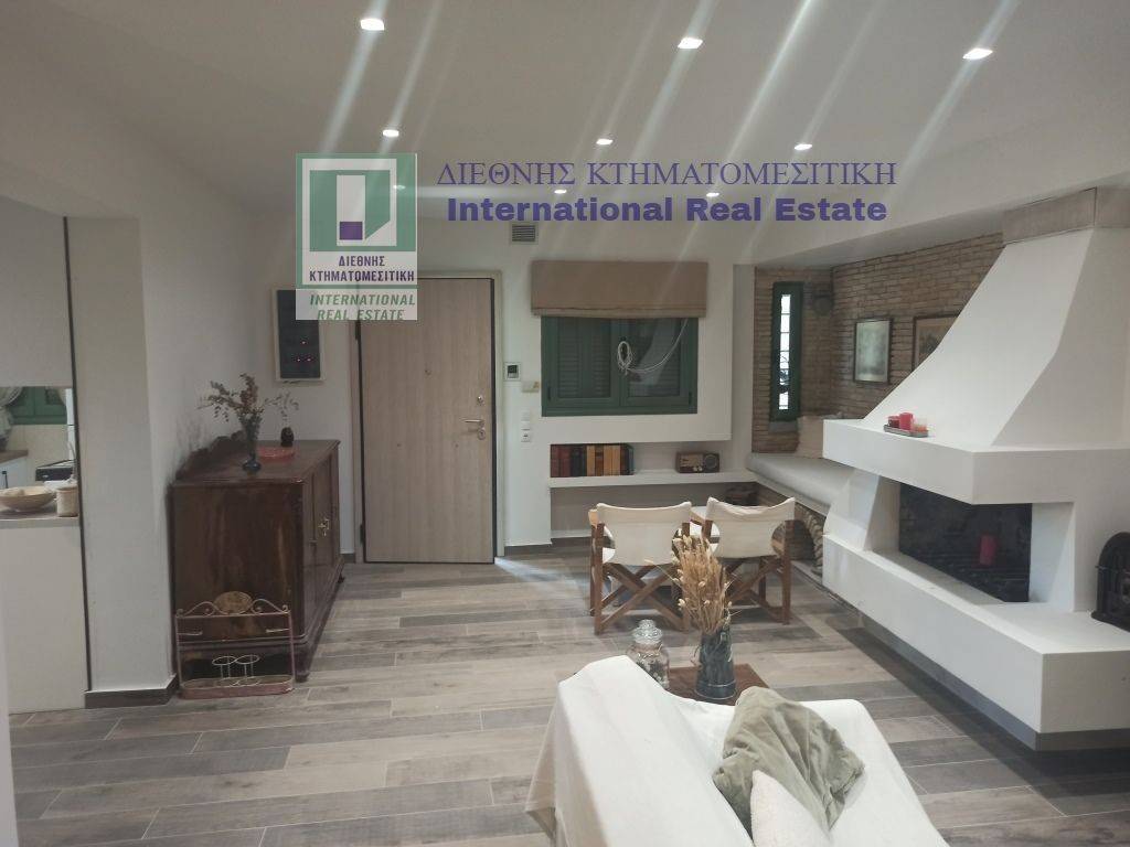 ENIAIOS CHOROS SALONI ME TZAKI-TRAPEZARIA STO ISOGEIO