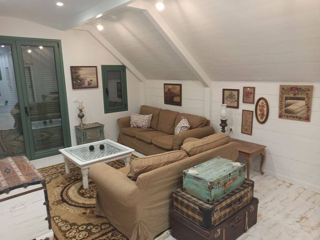 ENIAIOS CHOROS SALONI TRAPEZARIA STON PROTO OROPHO-SOPHITA