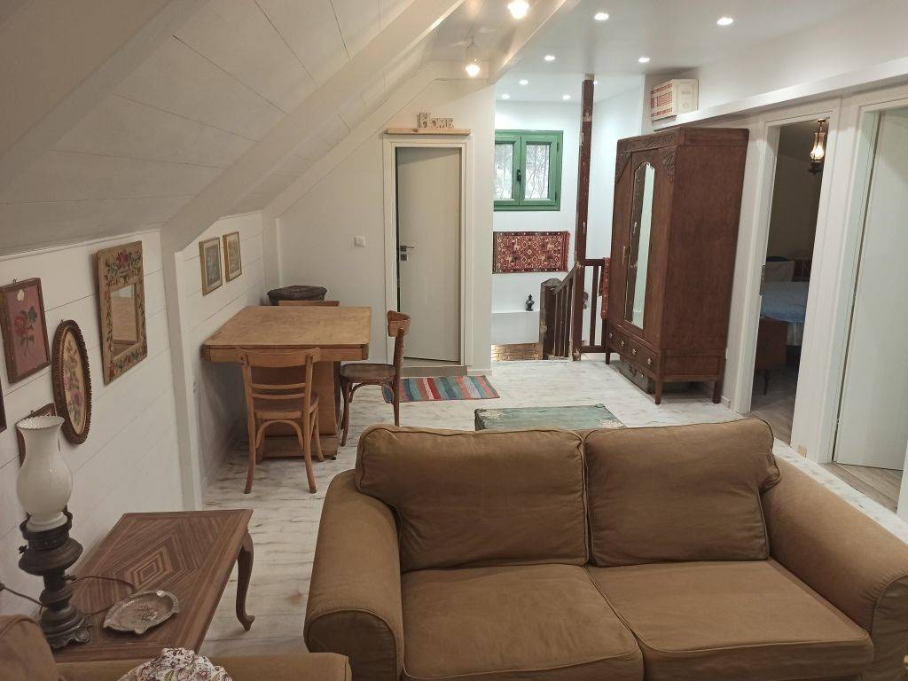 ENIAIOS CHOROS SALONI TRAPEZARIA STON PROTO OROPHO-SOPHITA