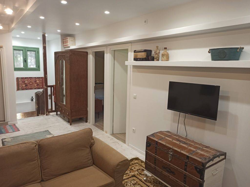 ENIAIOS CHOROS SALONI TRAPEZARIA STON PROTO OROPHO-SOPHITA