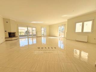 SALONI ME ENERGEIAKO TZAKI