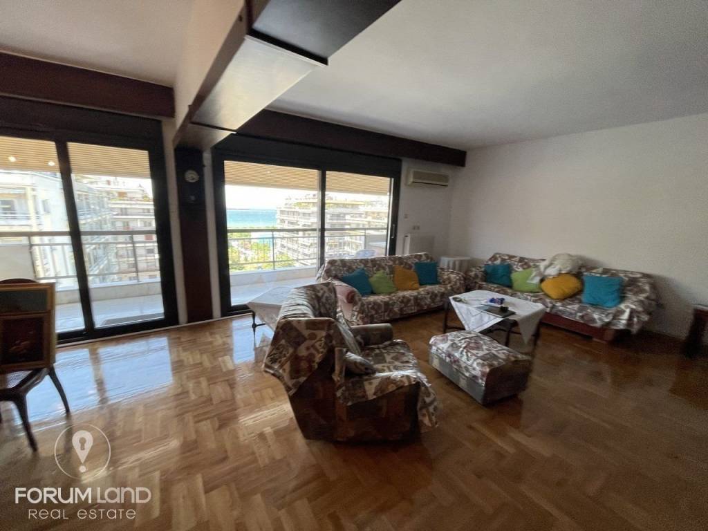 Forumland Real Estate, Σαλόνι