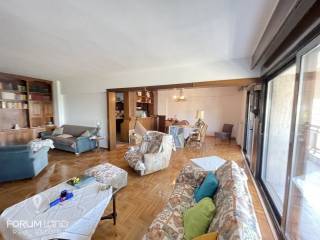 Forumland Real Estate, Σαλόνι