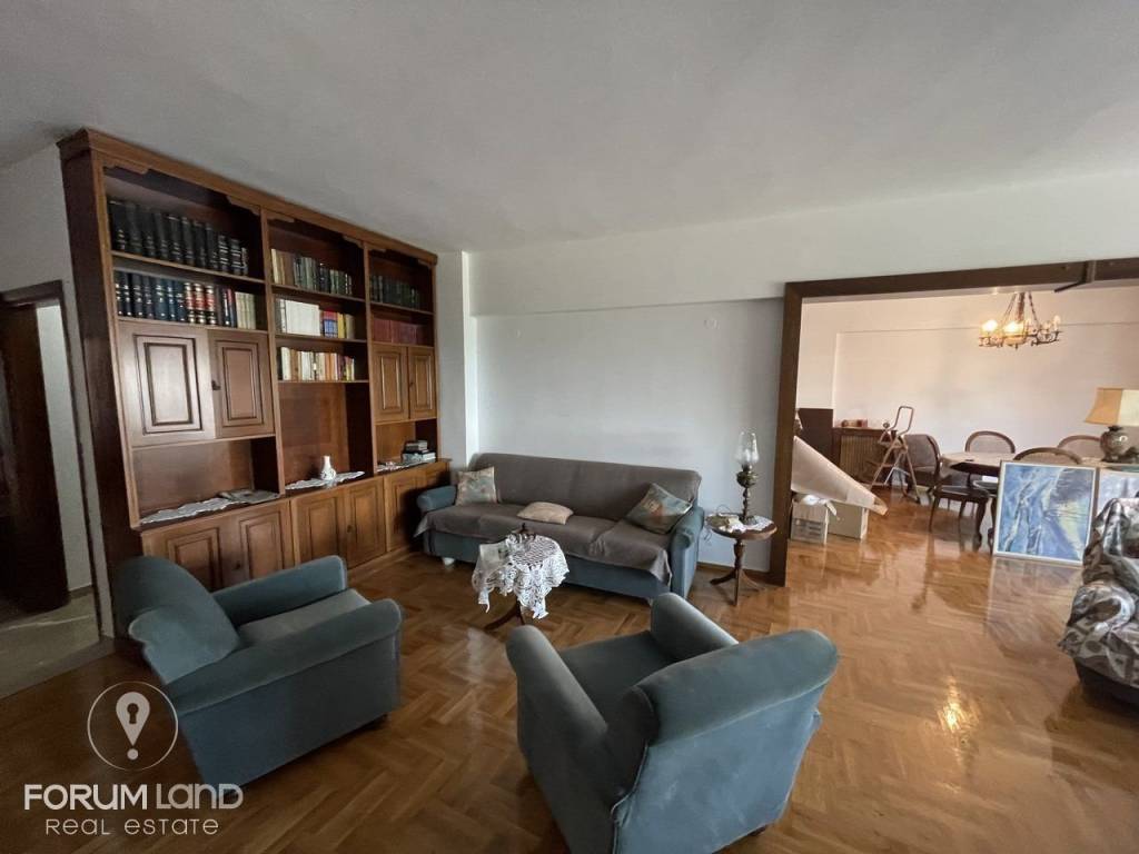 Forumland Real Estate, Σαλόνι