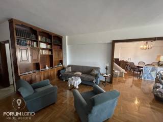 Forumland Real Estate, Σαλόνι