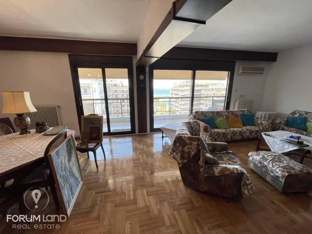 Forumland Real Estate, Σαλόνι