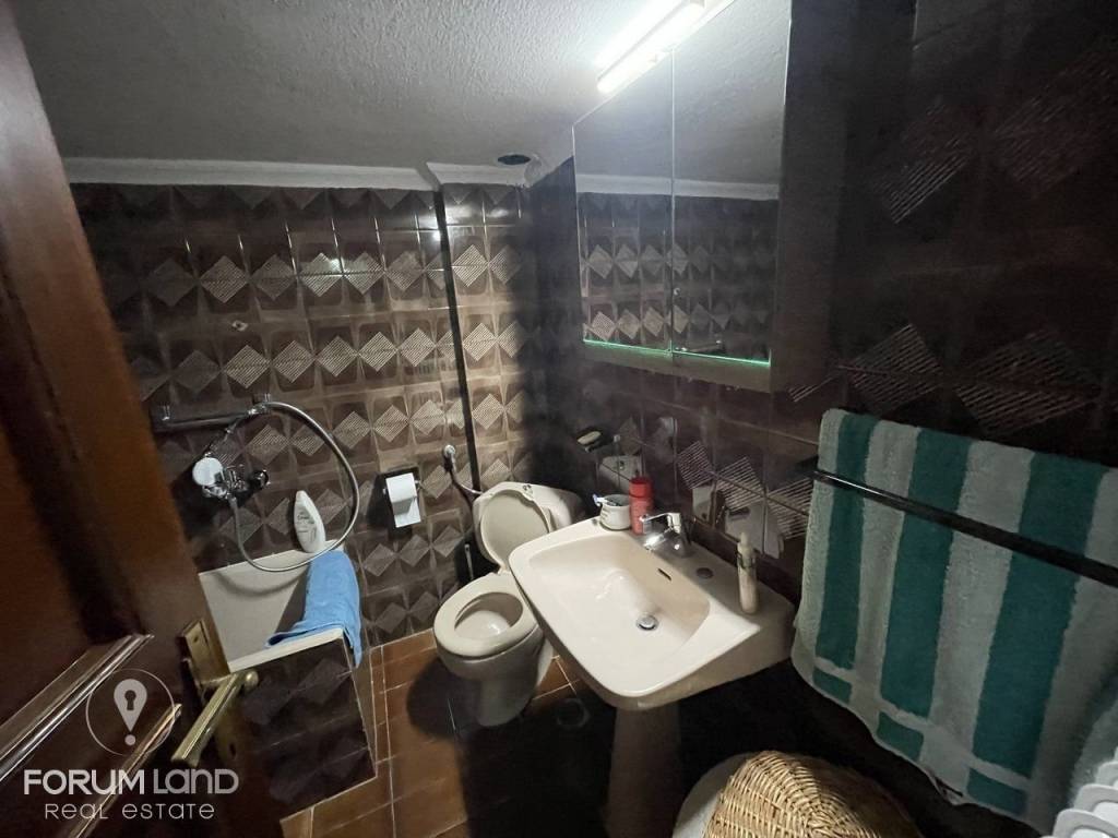 Forumland Real Estate, Μπάνιο