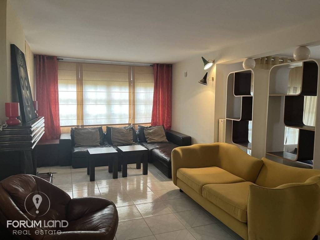 Forumland Real Estate, Σαλόνι με τζάκι