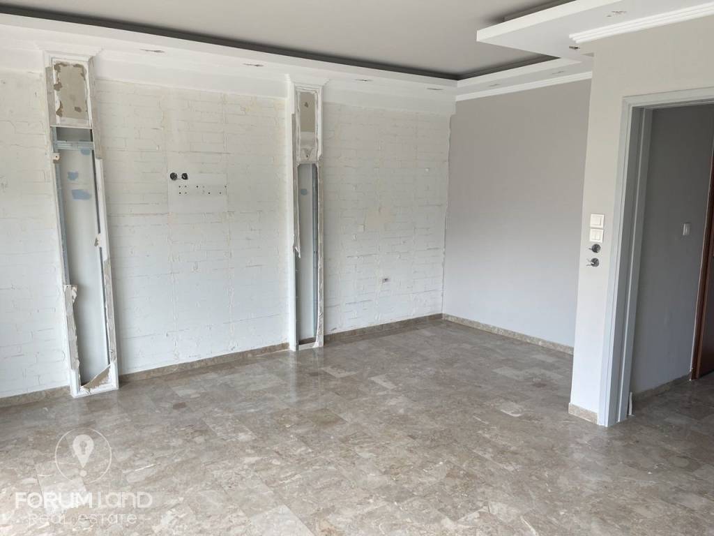 Forumland Real Estate, Σαλόνι