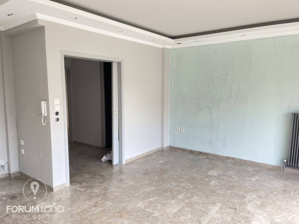 Forumland Real Estate, Σαλόνι