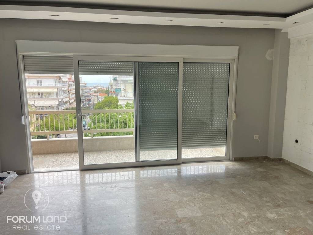 Forumland Real Estate, Σαλόνι