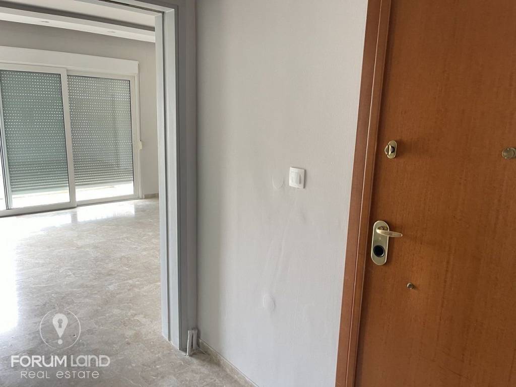 Forumland Real Estate, Θωρακισμένη πόρτα