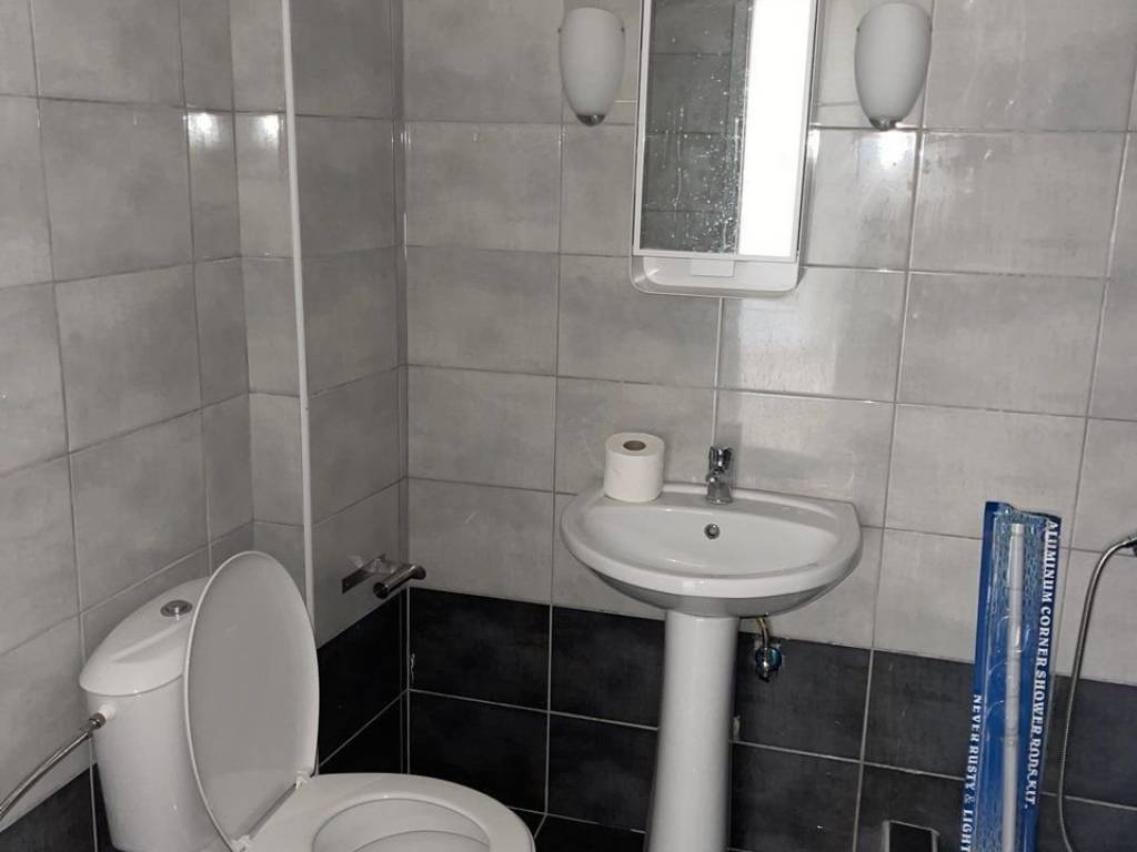 Forumland Real Estate, Μπάνιο