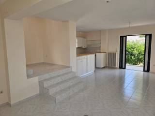 new large and comfortable elevated 1st floor apartment