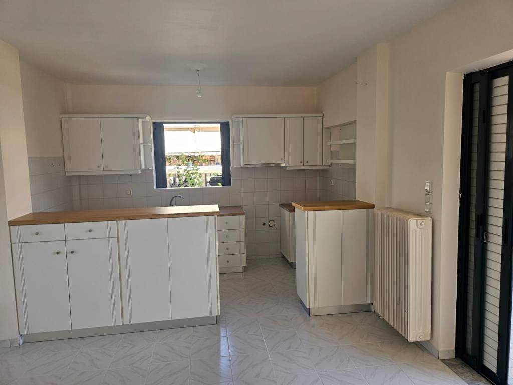 new large and comfortable elevated 1st floor apartment