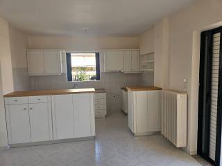 new large and comfortable elevated 1st floor apartment