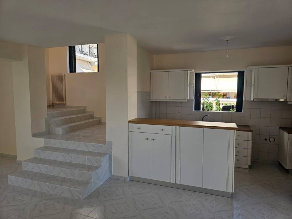 new large and comfortable elevated 1st floor apartment