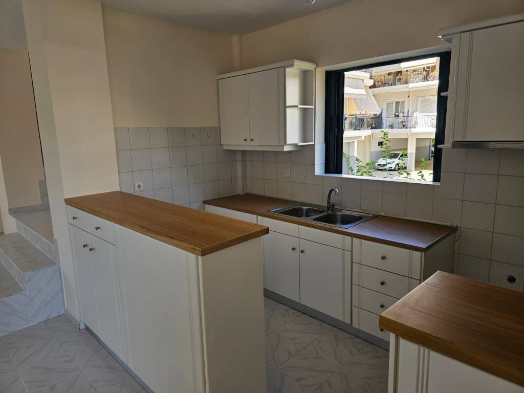 new large and comfortable elevated 1st floor apartment