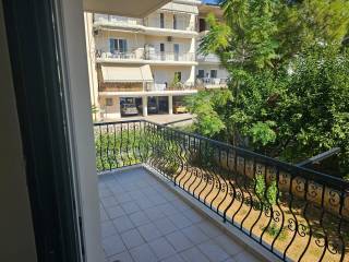 new large and comfortable elevated 1st floor apartment