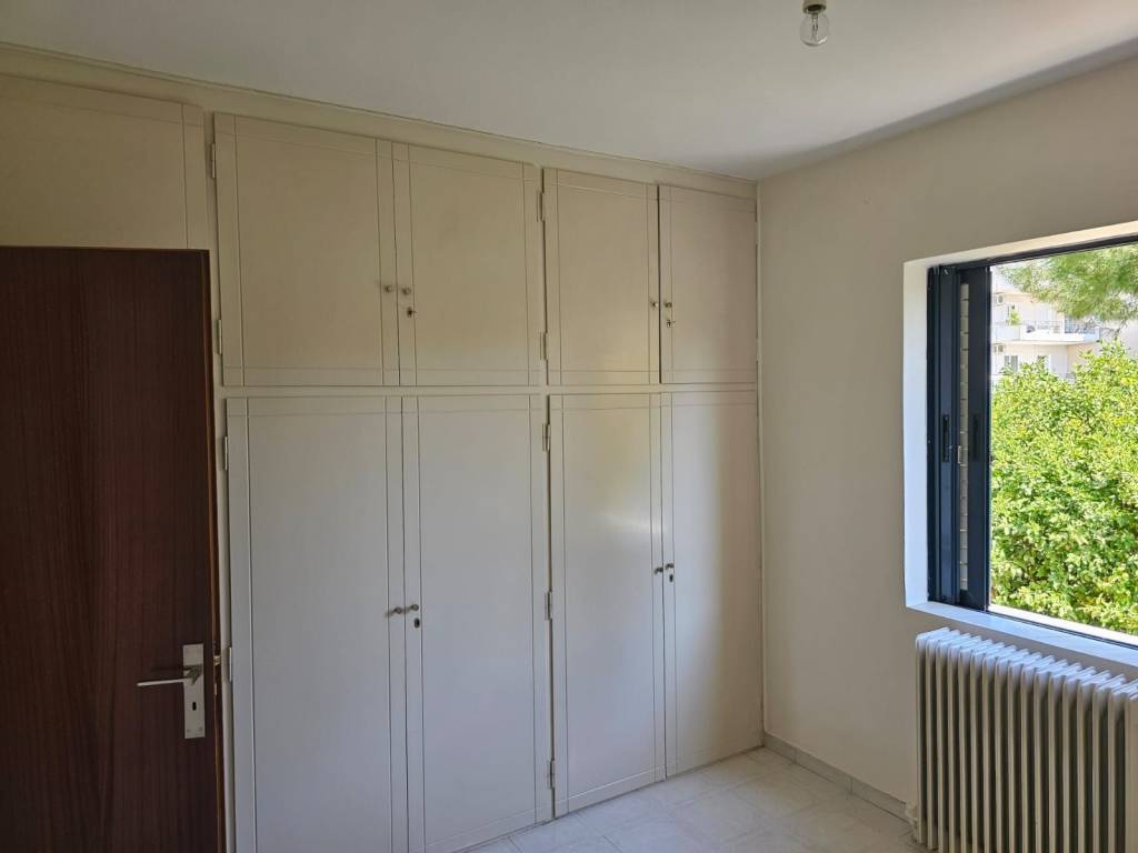 new large and comfortable elevated 1st floor apartment