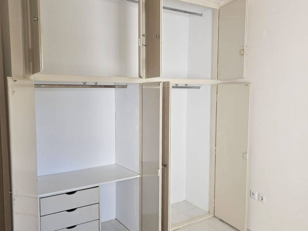 new large and comfortable elevated 1st floor apartment