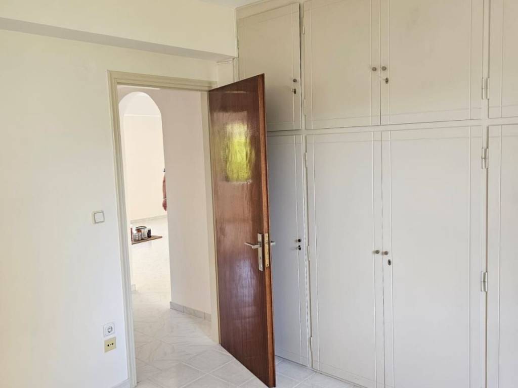 new large and comfortable elevated 1st floor apartment