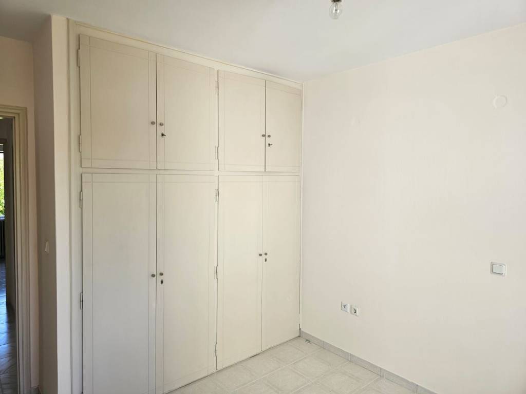 new large and comfortable elevated 1st floor apartment