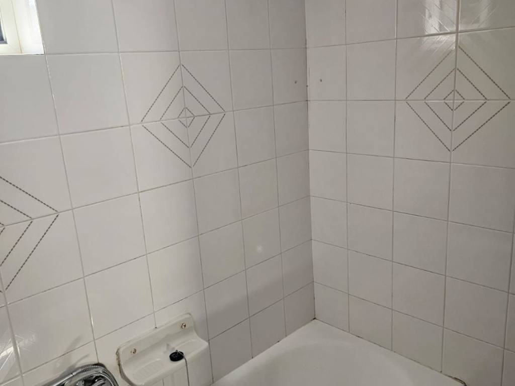 new large and comfortable elevated 1st floor apartment